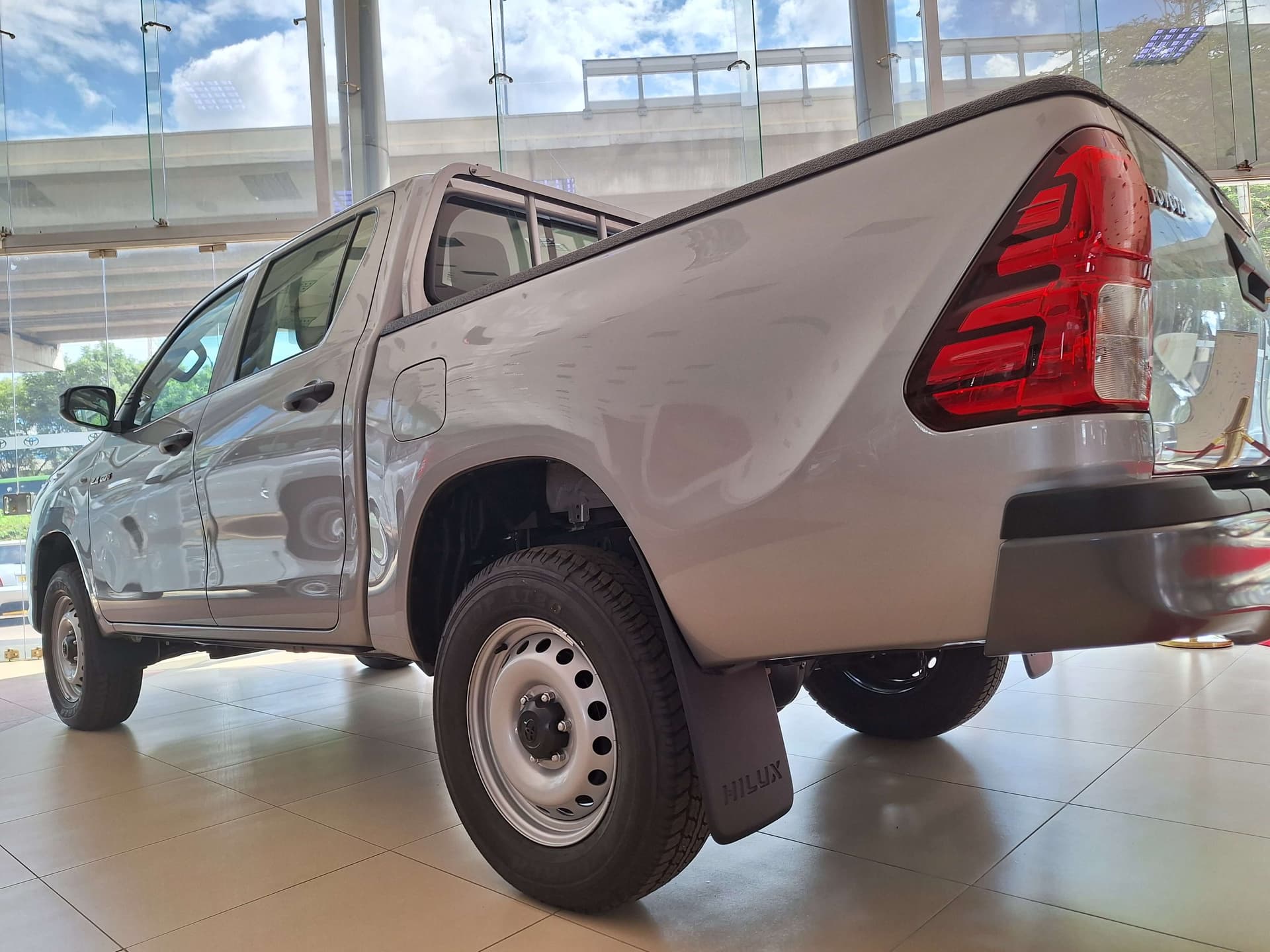 toyota-hilux-double-cabin
