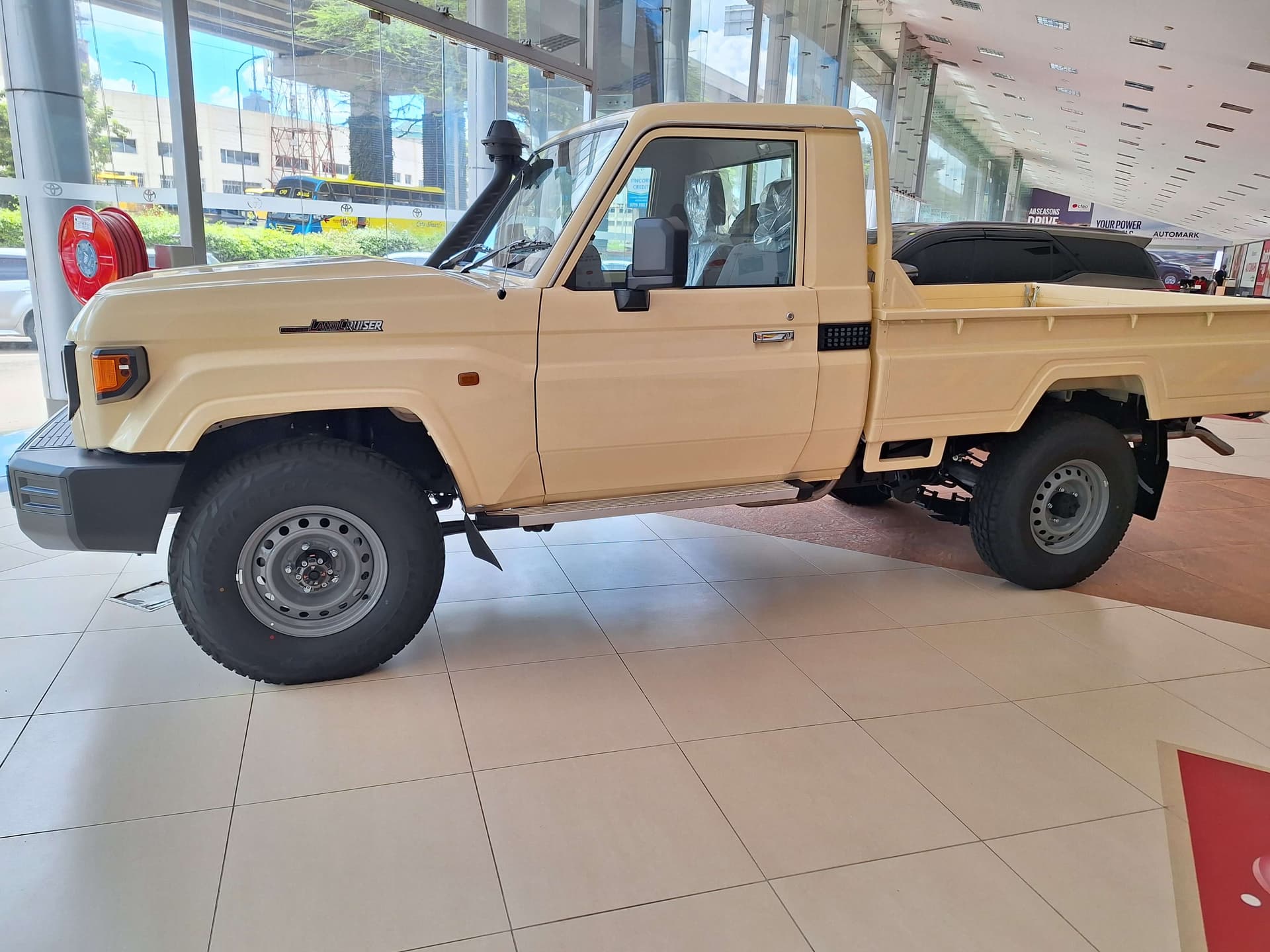 toyota-landcruiser-v8-single-cabin-pick-up-gladys-munyori